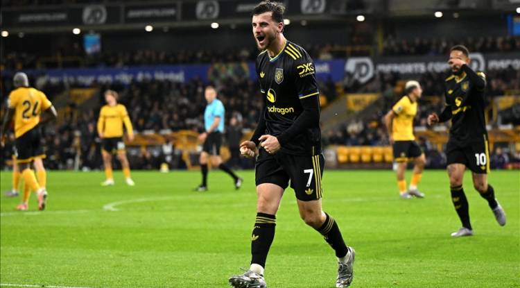 مانشستر يونايتد يعمق جراح ولفرهامبتون في الدوري الإنجليزي