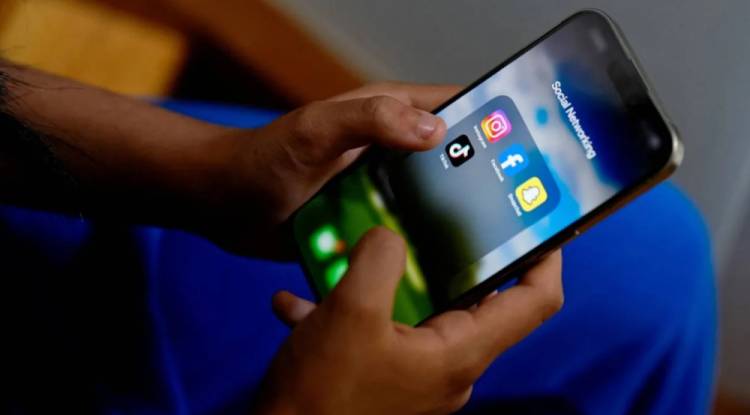 تركيا تقر قانونا يحظر وسائل التواصل الاجتماعي لمن دون 15 عاما